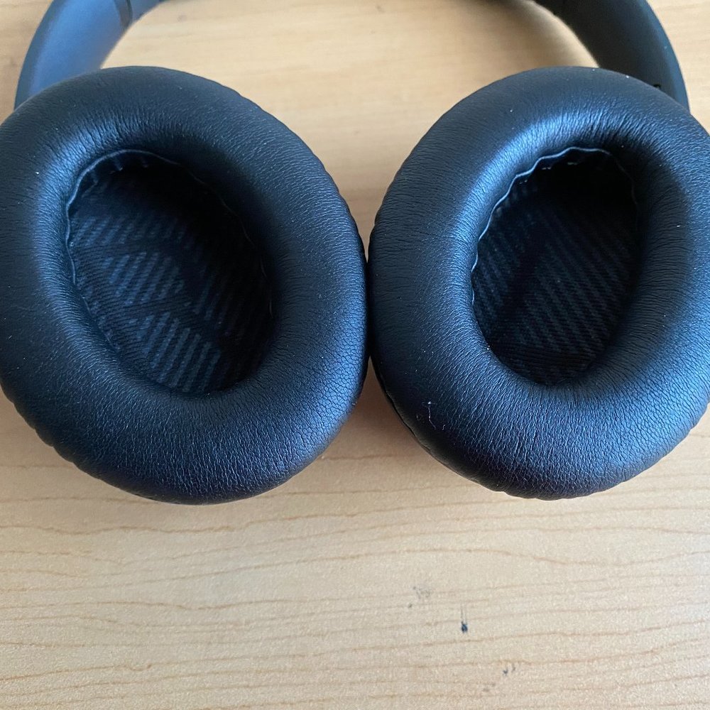 Bose QuietComfort 35 Noise Cancelling Headphones - Picture 5 of 13